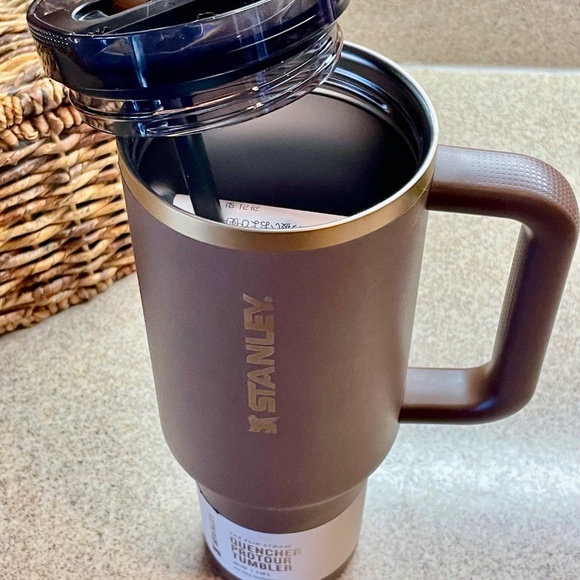 ----------SOLD -------No longer available
Espresso Gold STANLEY 40 oz. Protour - Picture 6 of 6
